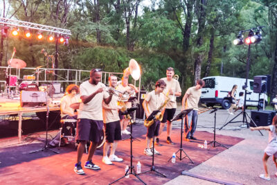 Agrandir l'image 2 sur 18, fenêtre modale